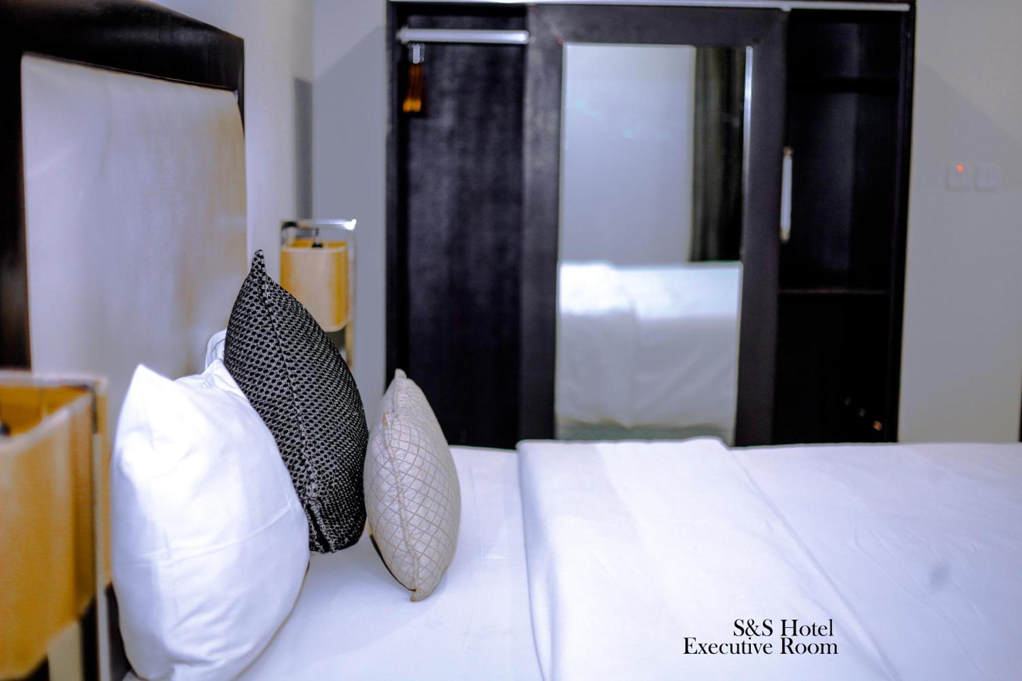 S & S Hotel & Suites Lagos Eksteriør billede
